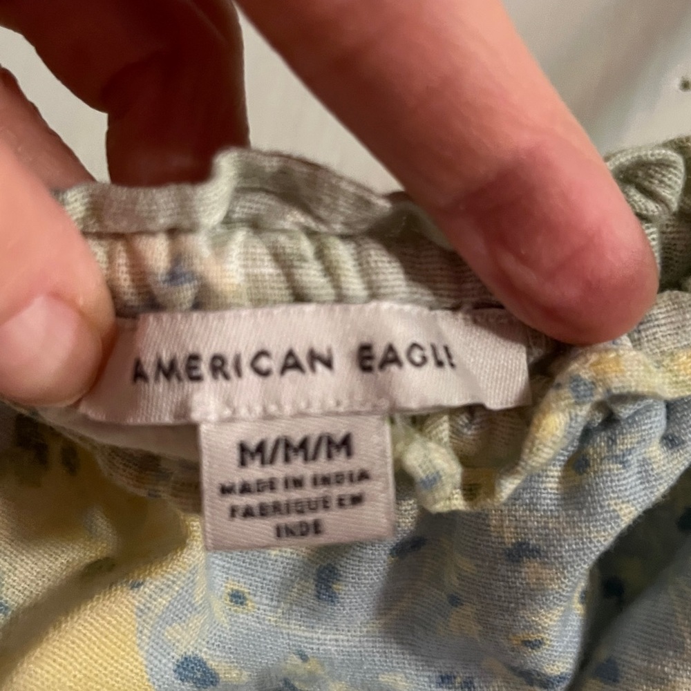 American Eagle Cropped bloused tank. Size: M - Picture 4 of 6